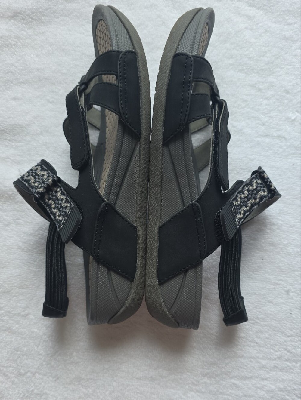 BareTraps Black and Beige Strappy Comfort Sandals 7.5 - Picture 5 of 6